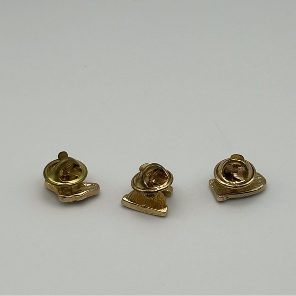 Lot of 3 Small Winter Red & Blue Lapel Pins Snow Christmas Hat, Sock & Stocking - Picture 3 of 5